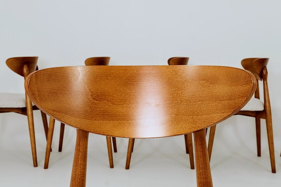 Image 1 of Set van 6 eetkamerstoelen, licht beukenhout, witte Bouclè stof, modern ontwerp
