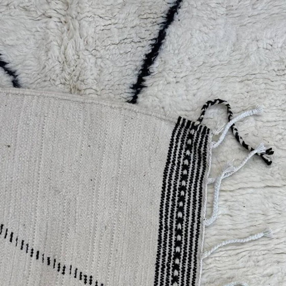 Image 1 of Tapis artisanal marocain blanche décoré 250cmx150cm 