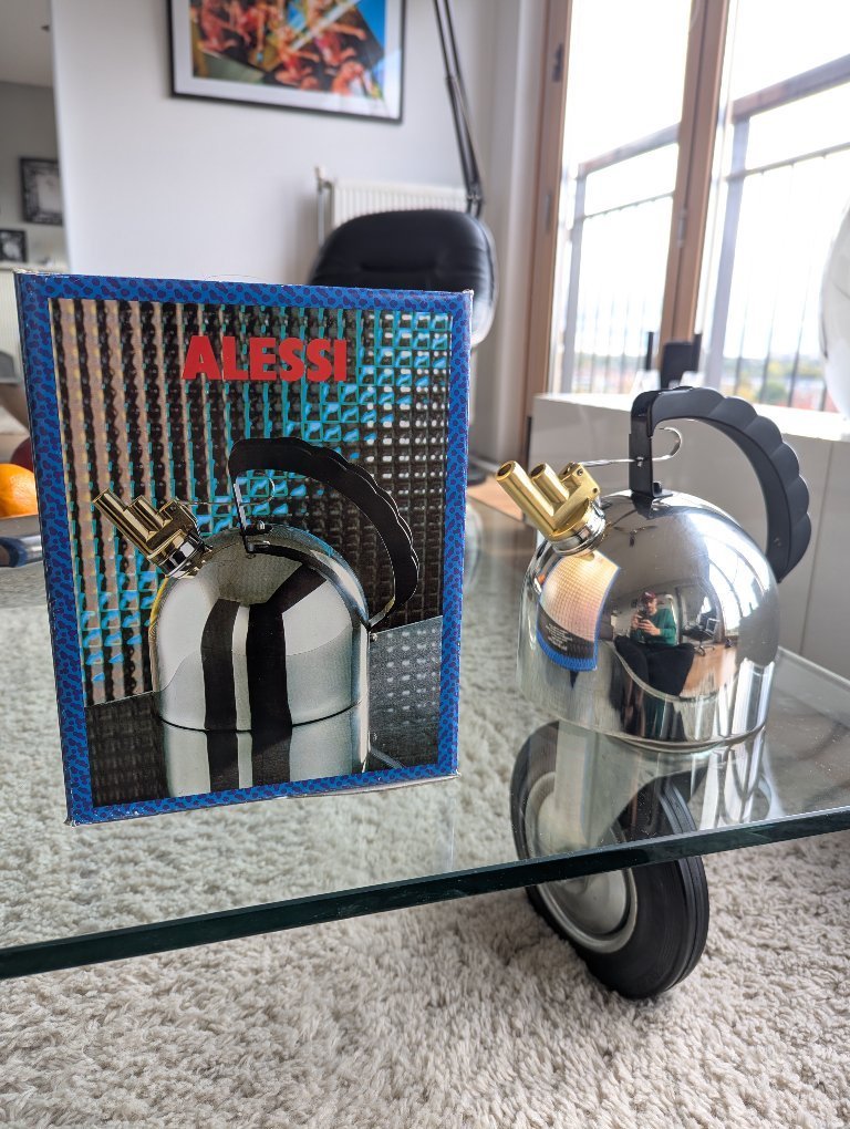 Alessi “9091” Kettle – Space Age Design – Design by Richard Sapper