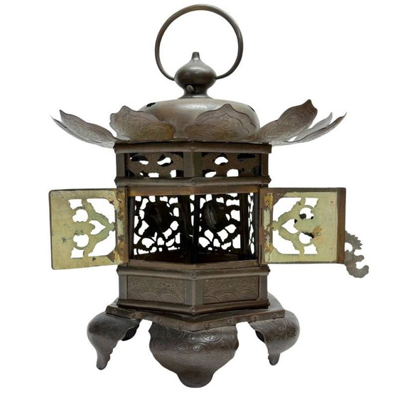 Monumentale Lanterna da Tempio Giapponese Antica in Bronzo (Tsuri-Tōrō) – Periodo Meiji – ca. 1900 (photo 2 of 6)