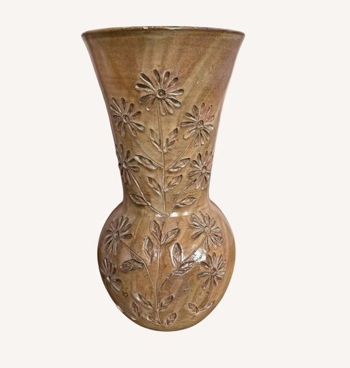 Vaso in ceramica con rilievo floreale