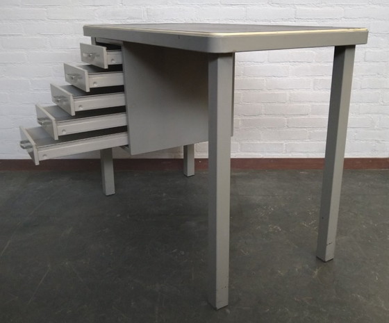 Image 1 of Gispen metalen bureautje met 5 lades 