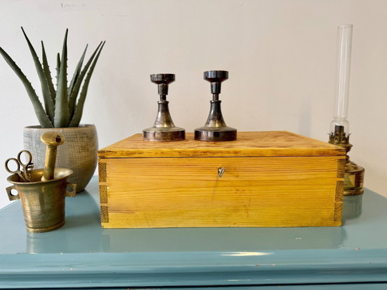 Image 1 of Scatola di legno vintage con chiave