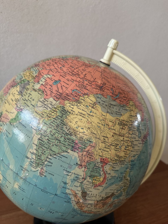 Image 1 of globe politique vintage
