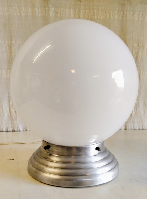 Image 1 of XXL-Tischleuchte aus opalisierendem Glas, 30 cm Durchmesser – Mitte des 20. Jahrhunderts