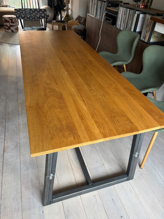 Handgefertigter Eichentisch mit Stahlbeinen – Esstische, Wood (photo 3 of 6)