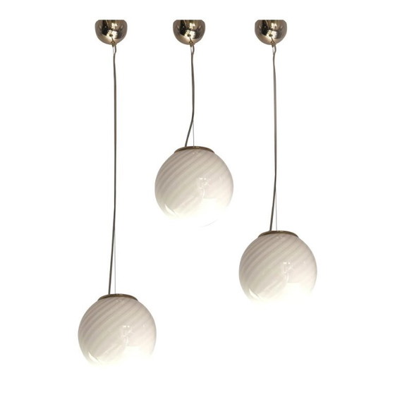 Image 1 of Pendente contemporaneo in vetro di Murano Sphres bianco latte - Set di 3