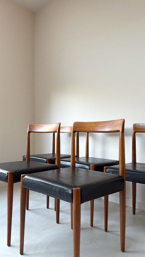 Image 1 of Fünf antike Lübke-Esszimmerstühle aus Holz mit Kunstledersitzen