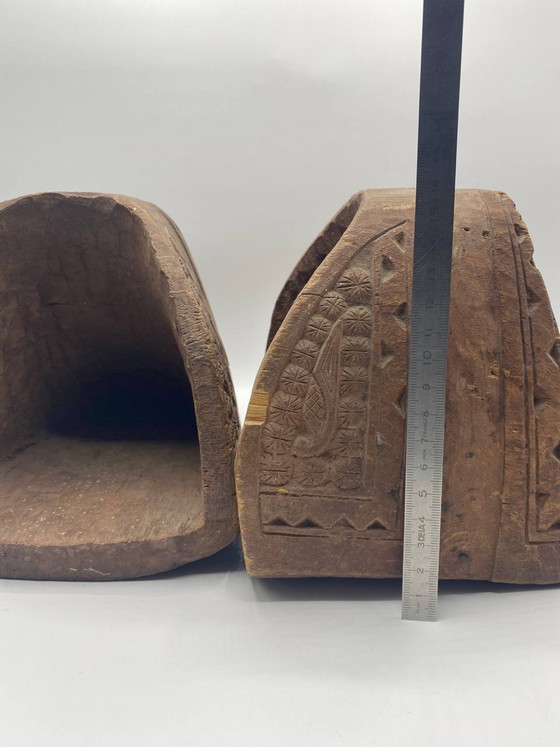 Ein Paar geschnitzte Holzsteigbügel – zentralasiatische Arbeit, 19. Jahrhundert – Bildhauerei (photo 6 of 6)