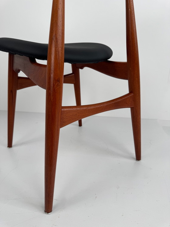 Image 1 of Set van 4 CH33 eetkamerstoelen, Hans J. Wegner, Denemarken, jaren 1950