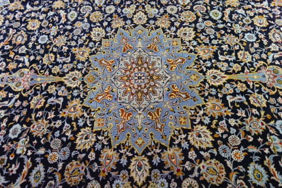 Image 1 of Hand-knotted Kashan cork oriental rug - 396 x 304 cm | finest cork wool, classic medallion & floral pattern