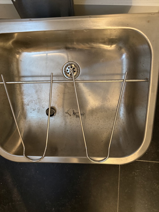 Image 1 of Sink mounted and immediately dismantled