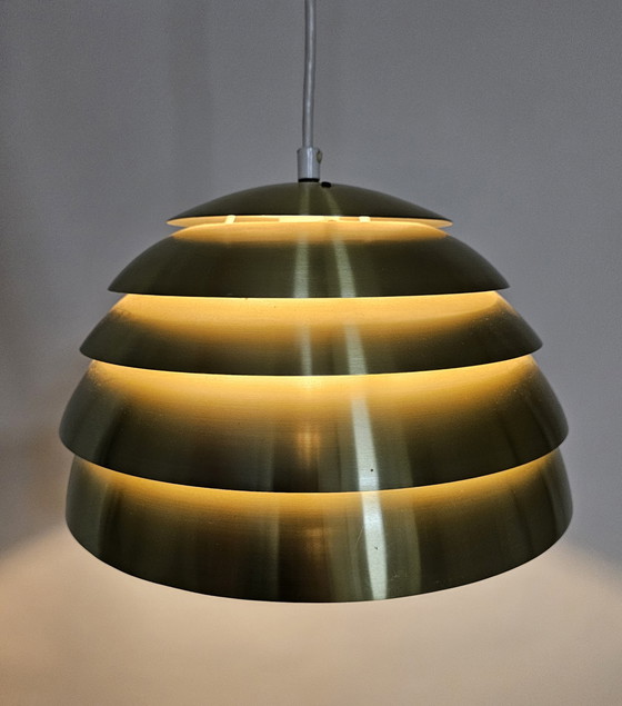 Image 1 of Lampada a sospensione a cupola vintage di Hans Agne Jacobsen AB per Markaryd, Svezia, modello T325/450 'Lamingo'.