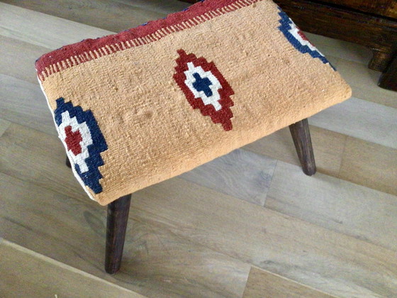 Image 1 of Pouf vintage rivestito in tessuto Kilim