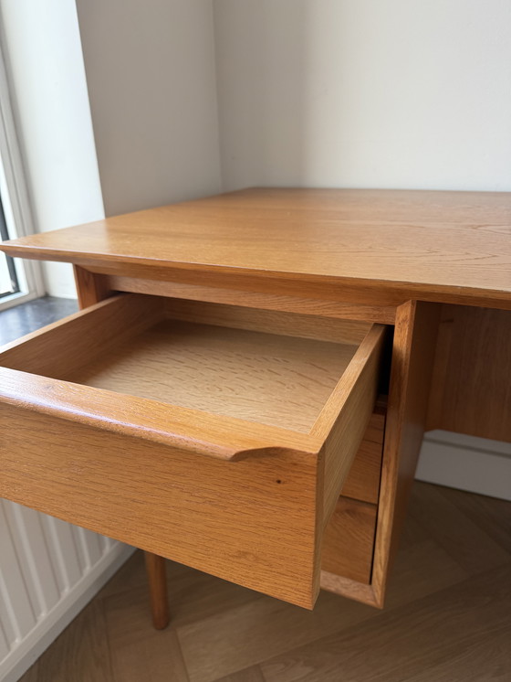 Image 1 of Wunderschöner Schreibtisch aus Holz – Made.com