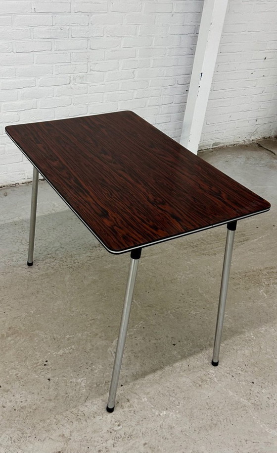Image 1 of Table vintage en Formica avec chaises