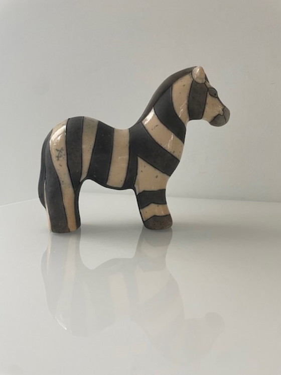 Image 1 of Estatua de cebra de cerámica raku – diseño artesanal