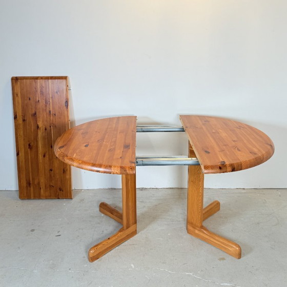 Image 1 of Ovaal uitschuifbare grenen eettafel in Deense stijl