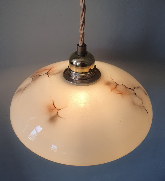Vintage gemarmerder hanglamp - opaline glas - Art Deco – Hanglampen, Metal (photo 10 of 16)
