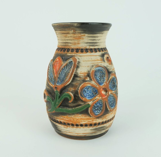 Image 1 of VASO in ceramica anni '60 con decoro floreale in rilievo multicolore modello 94 17