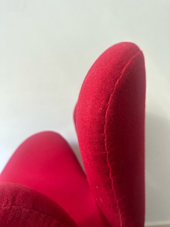 Arne Jacobsen, Swan Chair, swivel armchair with red fabric upholstery, Chrome, Metal (photo 7 of 7)