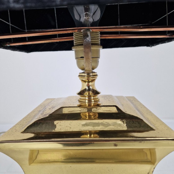 Image 1 of Paar grote Italiaanse Regency stijl tafellampen - Messing en hout met zwarte kappen