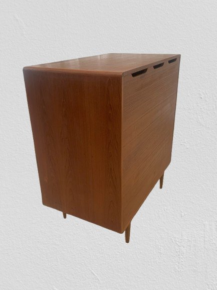 Image 1 of Aparador alto Dyrlund