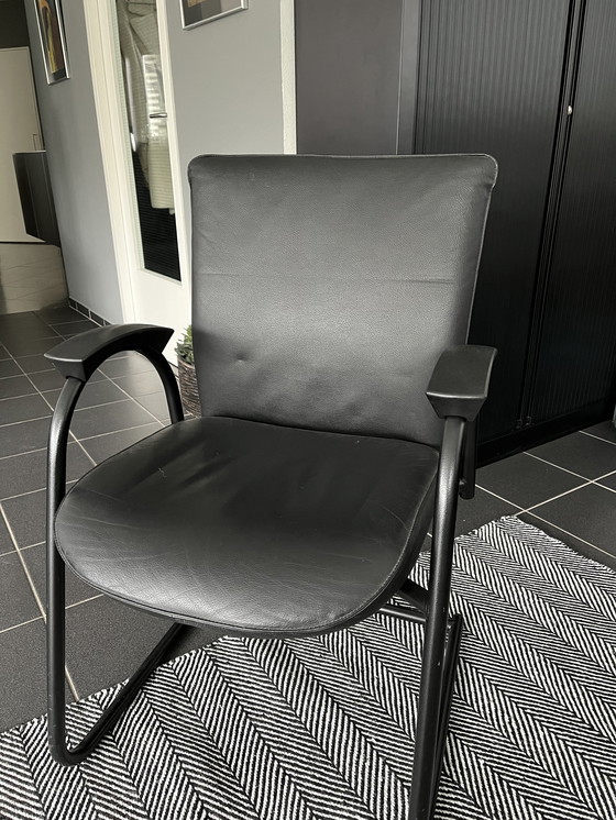 Image 1 of Beechwood table with 4 leather chairs