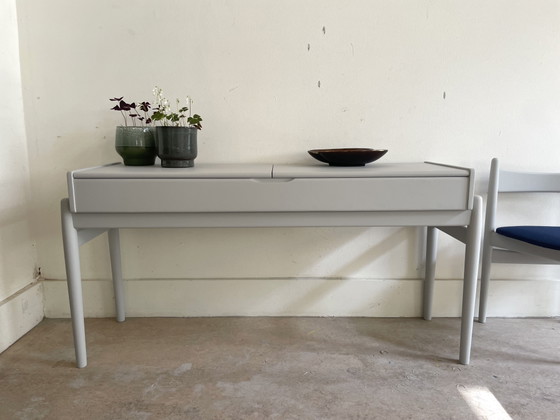 Image 1 of Kaptafel vintage du Danemark. Vous pouvez aussi comme entrée meubel gebruikt worden 