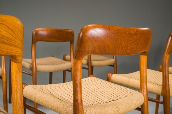 Image 1 of Chaises de salle à manger danoises en teck, modèle 75, par Niels Møller, années 1960, lot de 8