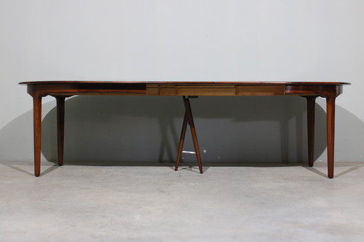 Table de salle à manger extensible en bois de rose par Henning Kjaernulf