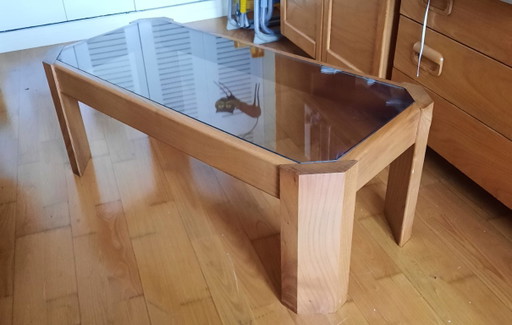 Vintage salontafel van massief licht iepenhout en rookglas, jaren 70/80.