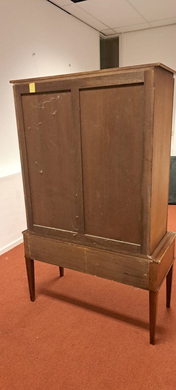 Image 1 of Meuble classique en noyer | style antique/rétro | années 1940-1950