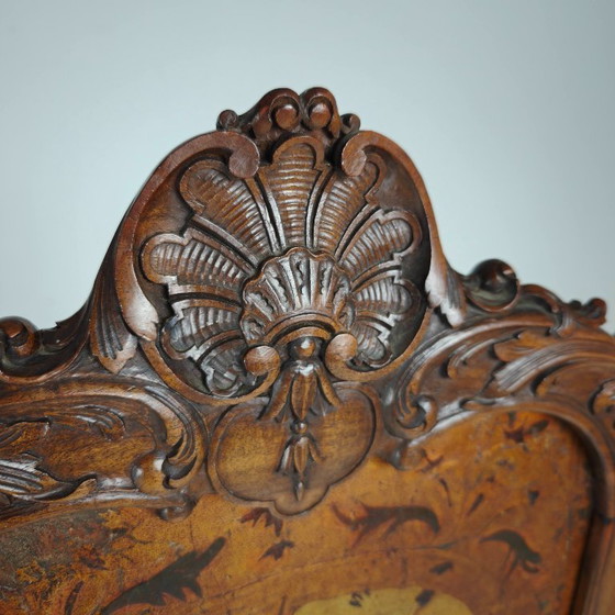 Image 1 of Paravent pliant en cuir doré orné de riches sculptures sur bois, vers 1860