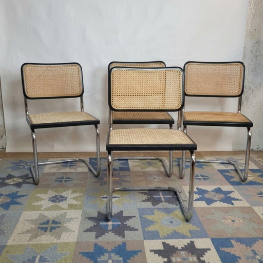 Ouvrir l’image en plein écran Lot de 4 chaises vintage Cesca B32 noire de Marcel Breuer, Italie Ouvrir l’image en plein écran L