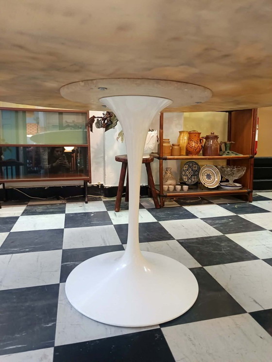 Image 1 of Knoll Saarinen tulip table 1960 white marble 