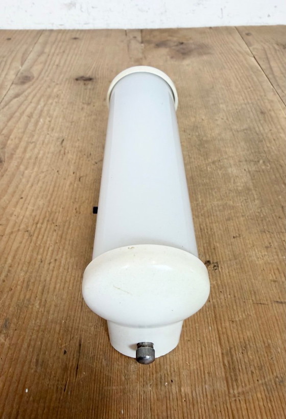 Image 1 of Applique industriale in bachelite bianca con vetro opalino, anni '50