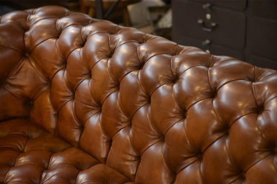 Image 1 of Chesterfield-Sofa aus hellbraunem, gestepptem Leder