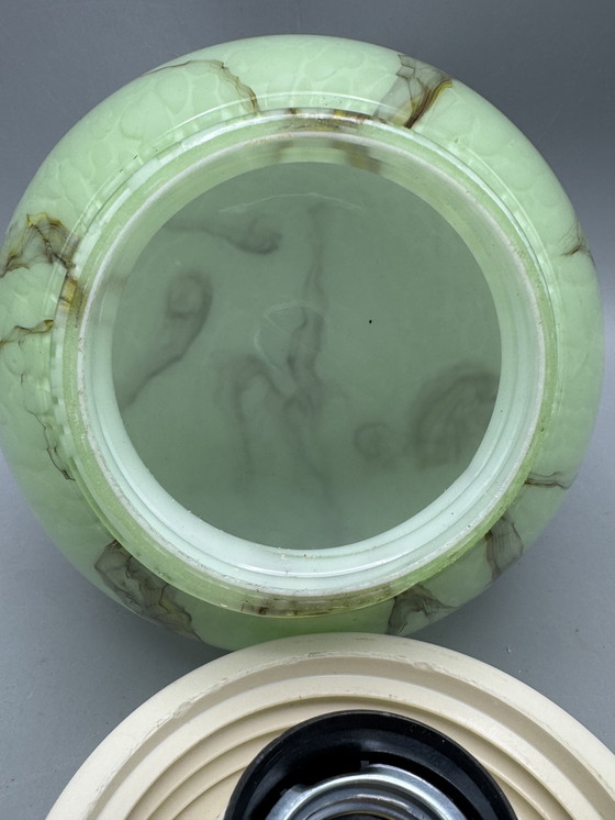 Image 1 of Lampada da soffitto vintage verde opalino con effetto marmo: un'attrazione retrò suggestiva