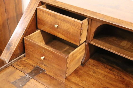 Image 1 of Cómoda antigua de nogal, Italia Siglo XVIII