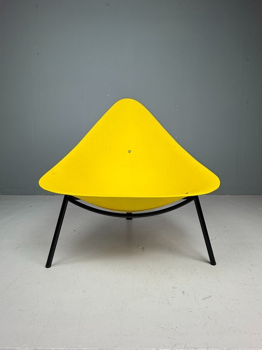Fauteuil lounge trépied en fibre de verre jaune Ed Merat, France, 1956