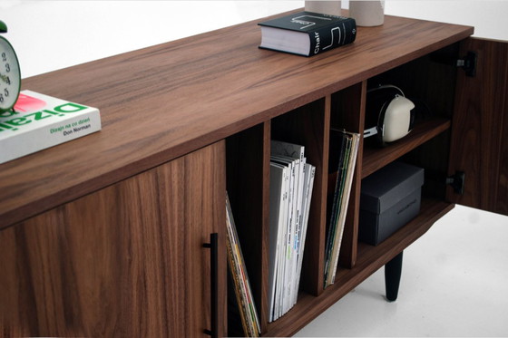 Image 1 of Aparador de nogal para TV O-S14