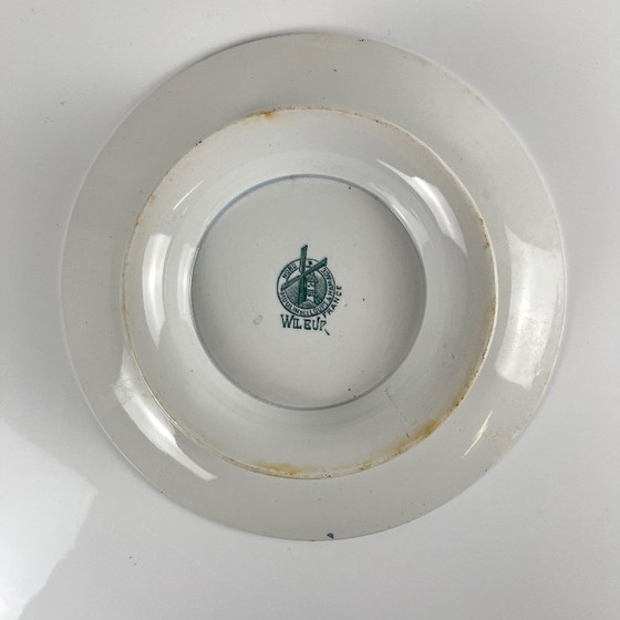Image 1 of Plato de presentación con pie, de loza, modelo "Wilbur", Moulins des loups, finales del siglo XIX - principios del siglo XX.
