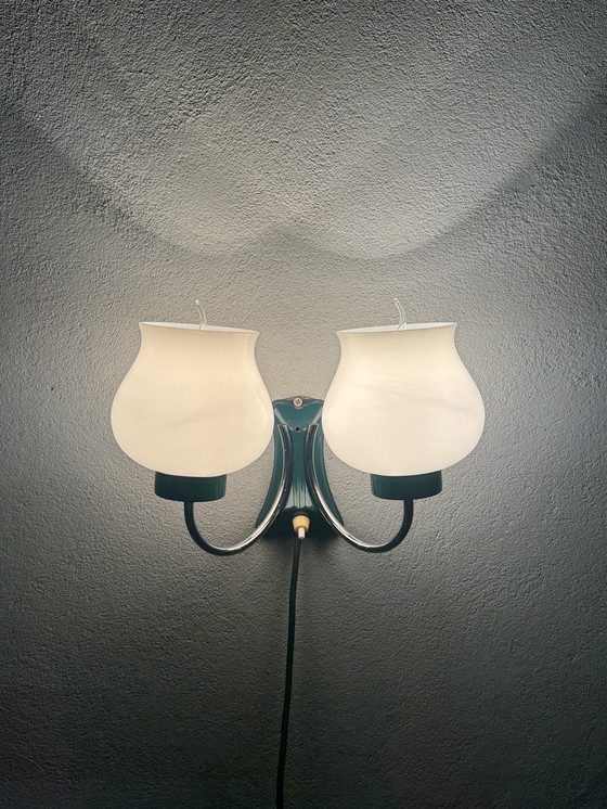 Image 1 of Applique murale vintage avec double abat-jour en verre - pleine de caractère et unique