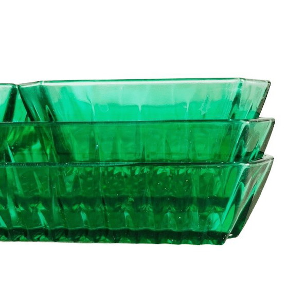 Image 1 of Juego de cuencos cuadrados de vidrio verde esmeralda Arcoroc de mediados de siglo, década de 1960.