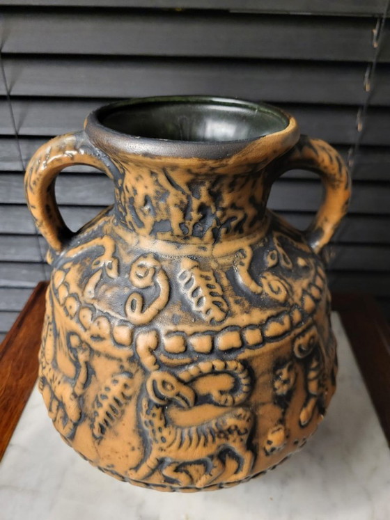 Image 1 of Vaso Jasba vintage, in ceramica con manici, decorato a rilievo con animali, Germania Ovest