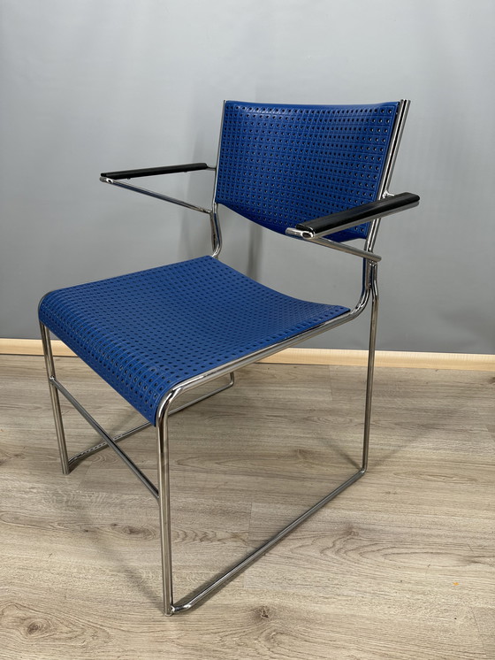 Image 1 of Silla de diseño azul con estructura cromada