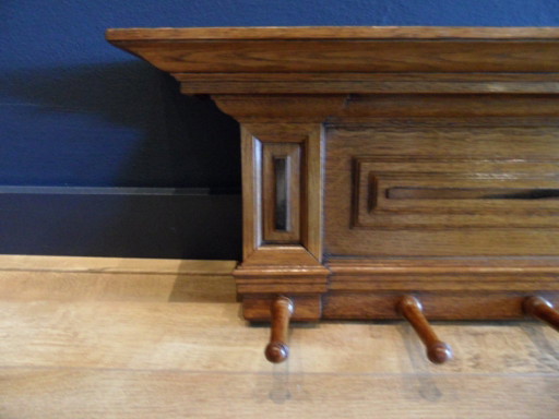Antike Garderobe