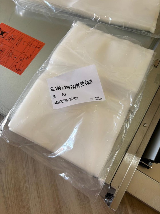 Image 1 of Aspirapolvere a cassetto Miele EVS 7010 – come nuovo – nero (OBS)