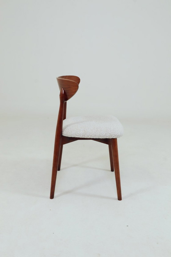 Image 1 of Set van 6 eetkamerstoelen, teakkleurig hout, bouclé bekleding, modern design